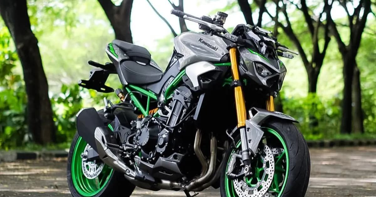 2025 Kawasaki Z900 Launched in India at ₹9.52 Lakh with Sleek Design, Advanced Features & Thrilling Performance.