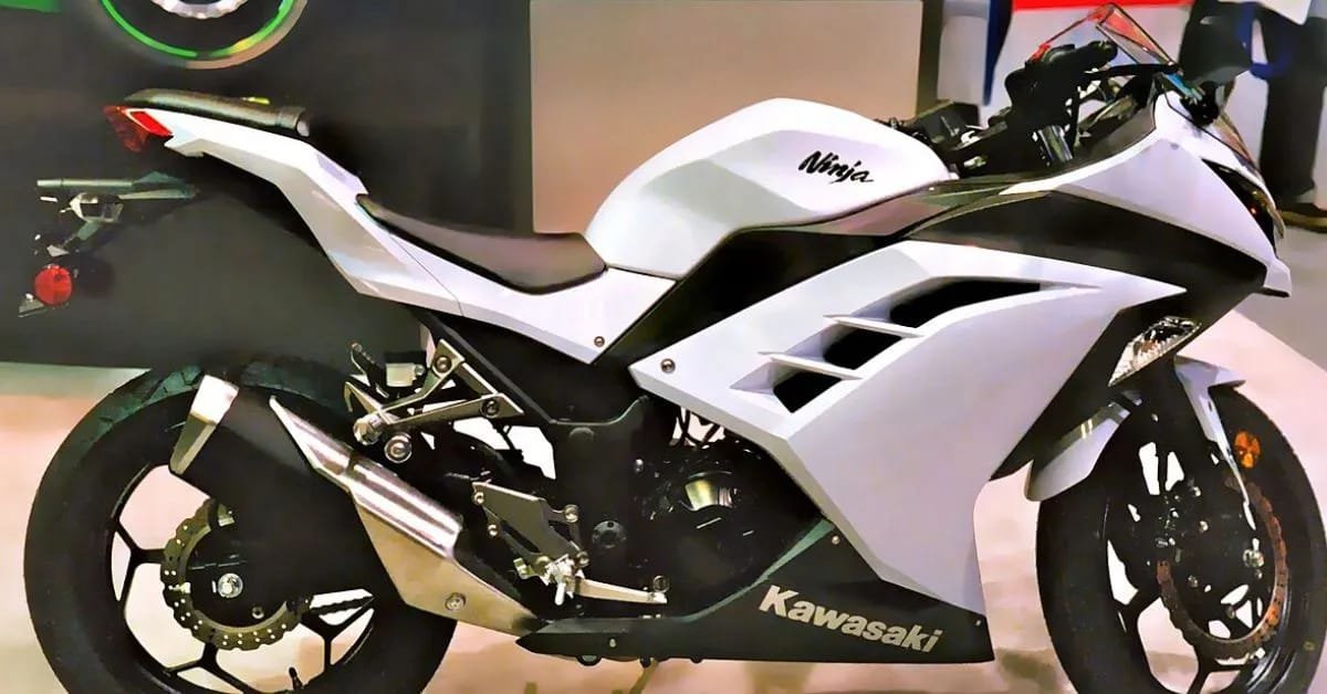 Kawasaki Launched 2025 Ninja 300 at ₹3.43 Lakh with New Colour Options.