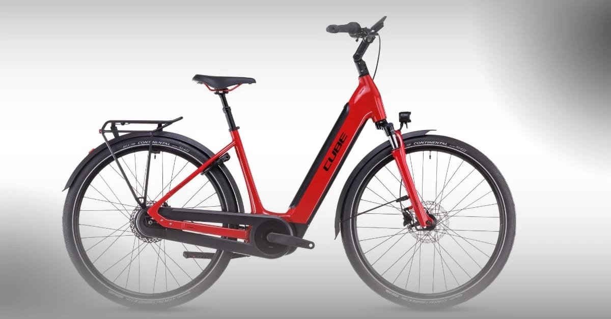 New Cube Supreme RT Hybrid Comfort Exc 625 electric bike With Mid-Motor, Large Color Screen, and Triple Braking System.